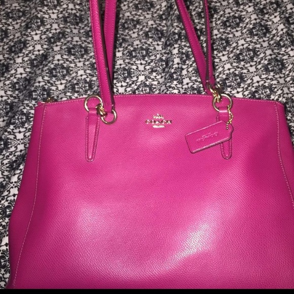 MAKE AN OFFER♥️XL Coach Tote - Picture 2 of 9
